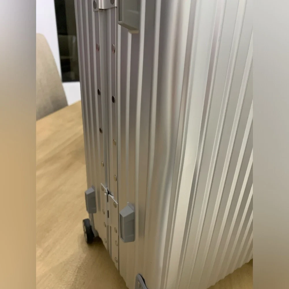 CHAMPS Aluminum Hardside Spinner Suitcase